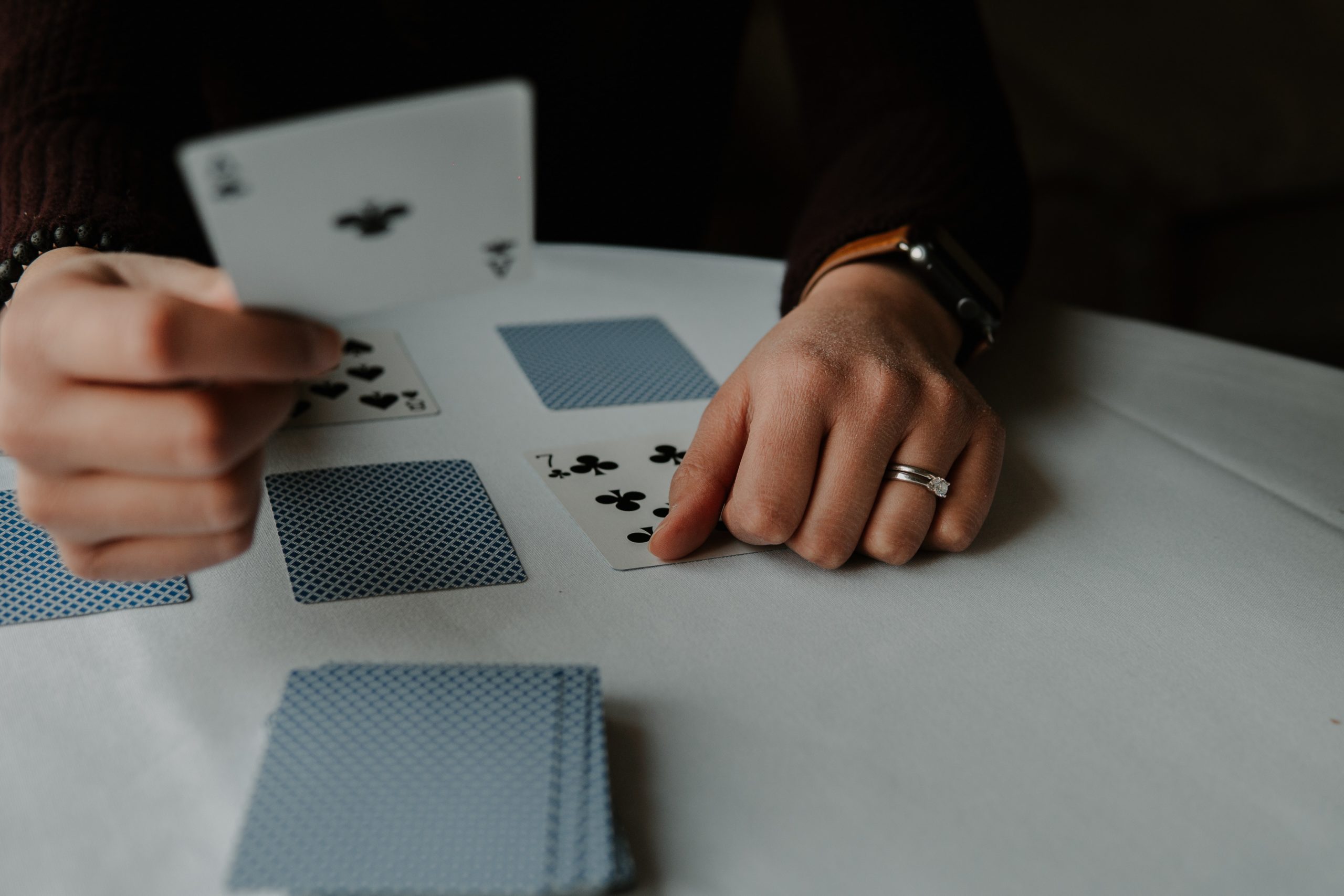 4 reasons why you should start playing cards 1