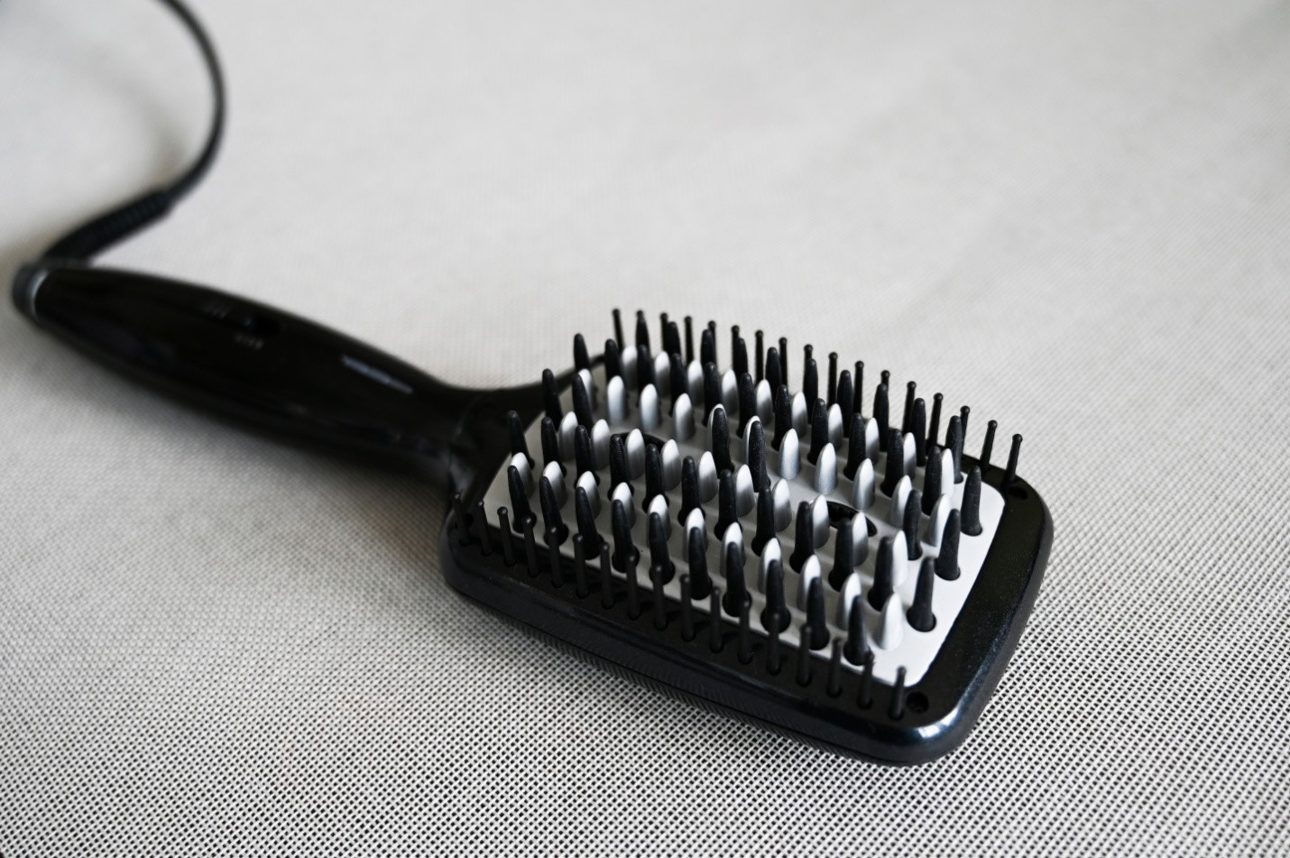 Hair Straightening Brush for Busy-Girls-On-the-Go 2